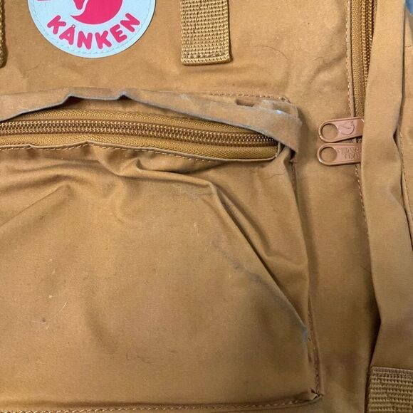 Fjallraven Kanken Classic Backpack - Picture 6 of 6